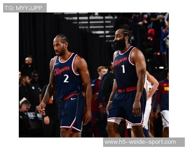 小卡为哈登送上新年祝福希望他一年都能保持干净的胡子不被食物弄脏